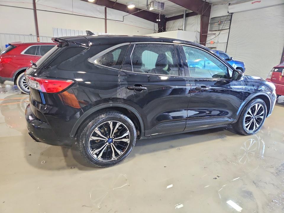 Photo 3 from auction – 2021 FORD ESCAPE with VIN 1FMCU0G64MUA97628