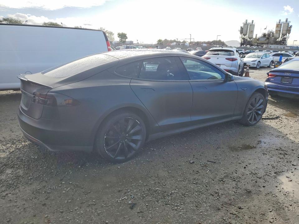 Photo 3 from auction – 2015 TESLA MODEL S with VIN 5YJSA1H11FF094537