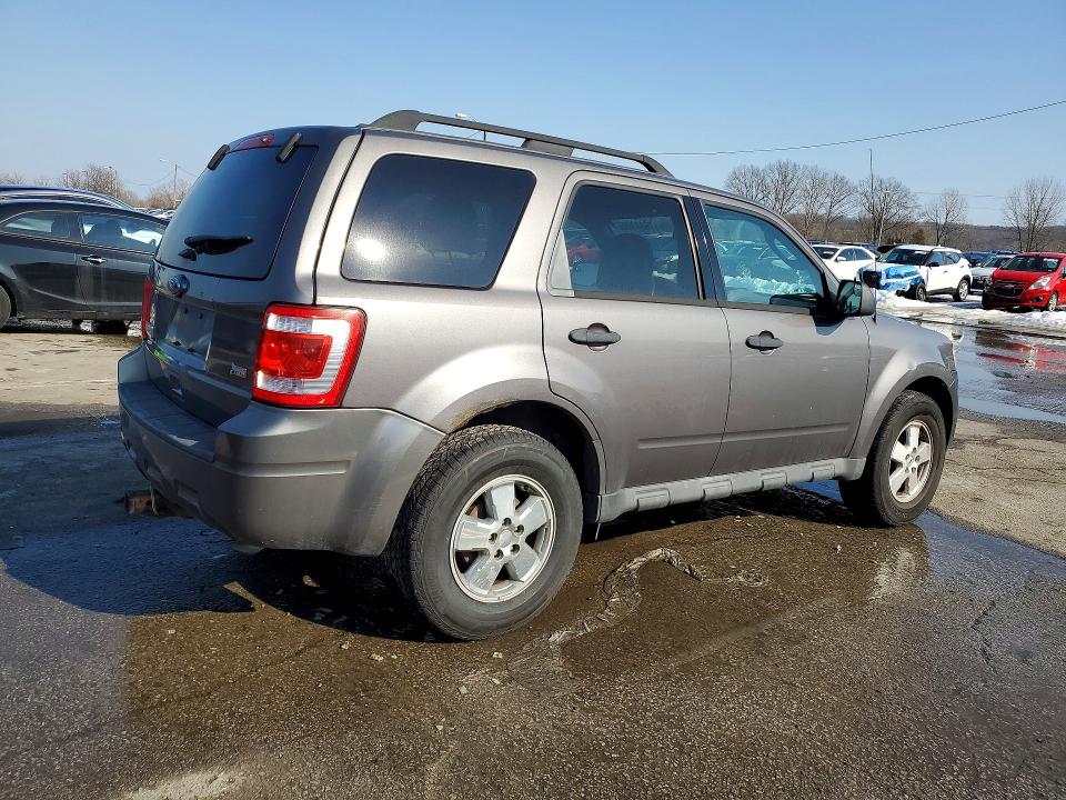Photo 3 from auction – 2011 FORD ESCAPE XLT with VIN 1FMCU0DG6BKB53736