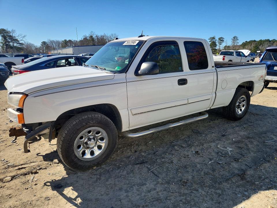 CHEVROLET SILVERADO 2005 with VIN 1GCEK19B35E220558 - Photo from auction