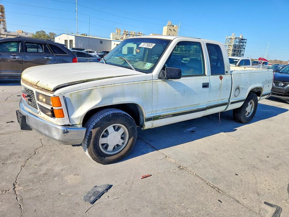 GMC SIERRA 1997 with VIN 1GTEC19R4VE563017 - Photo from auction