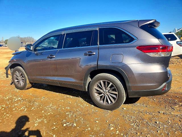 Photo 2 from auction – 2019 TOYOTA HIGHLANDER with VIN 5TDKZRFH7KS564907