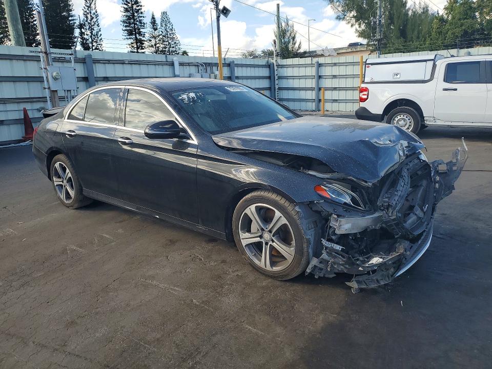 Photo 4 from auction – 2017 MERCEDES-BENZ E with VIN WDDZF4JBXHA105878