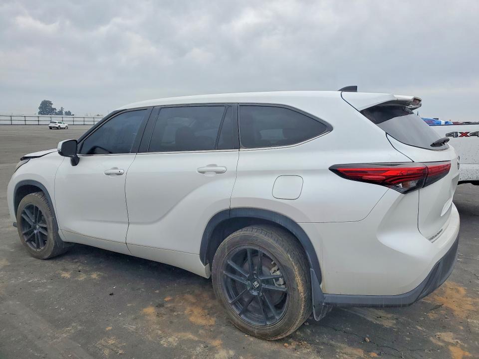 Photo 2 from auction – 2023 TOYOTA HIGHLANDER with VIN 5TDKDRAH6PS032836