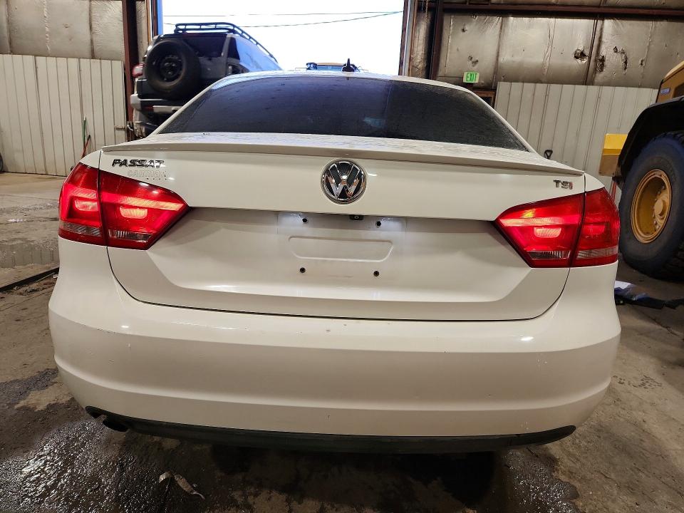 Photo 6 from auction – 2014 VOLKSWAGEN PASSAT S with VIN 1VWAT7A3XEC114183