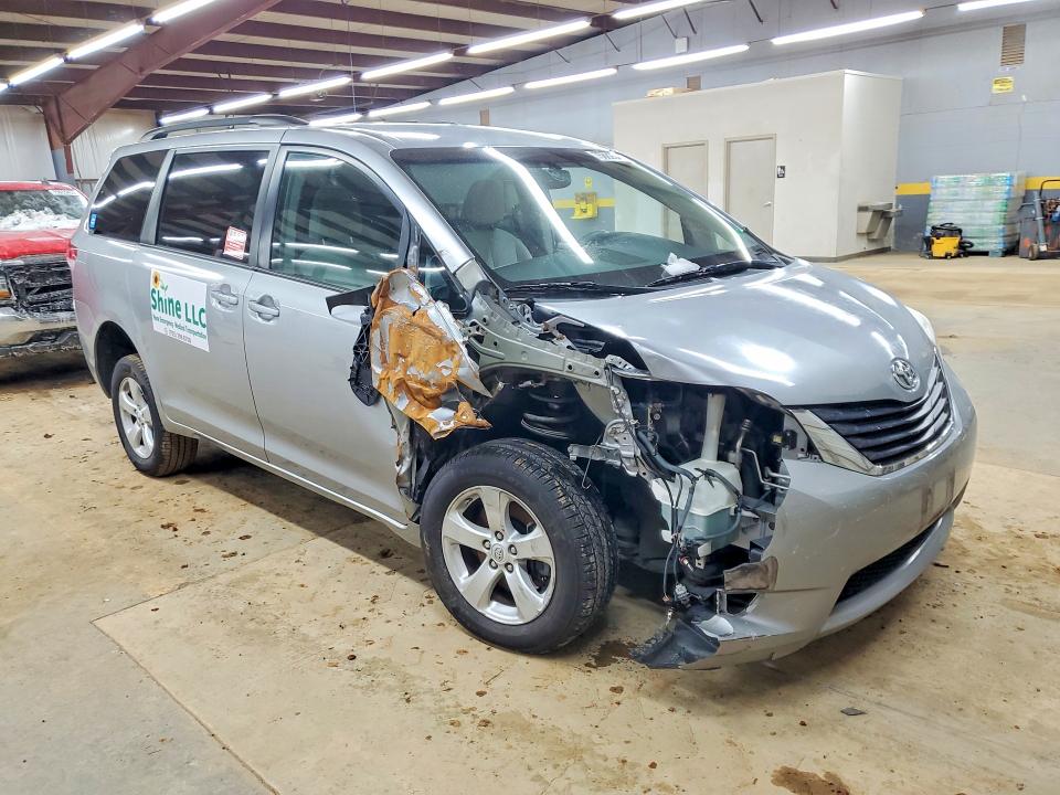 Photo 4 from auction – 2011 TOYOTA SIENNA LE with VIN 5TDKK3DC7BS168825