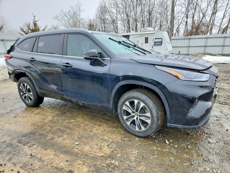 Photo 4 from auction – 2023 TOYOTA HIGHLANDER with VIN 5TDKDRAH2PS013944