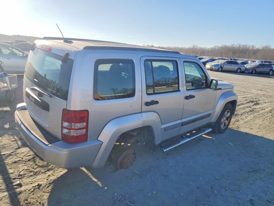 Zdjęcie 3 z aukcji – 2012 JEEP LIBERTY SP z VIN 1C4PJLAK2CW188969