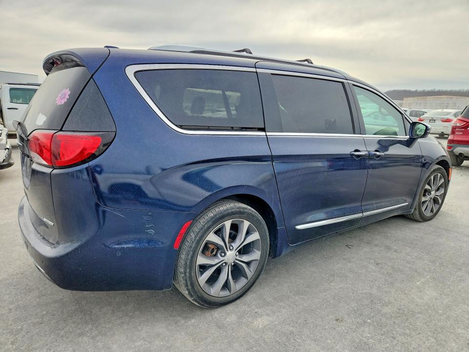 Photo 3 from auction – 2018 CHRYSLER PACIFICA with VIN 2C4RC1GG5JR125364