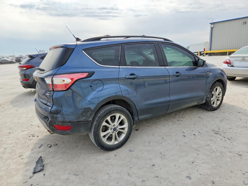 Photo 3 from auction – 2018 FORD ESCAPE SE with VIN 1FMCU0GD4JUC33959
