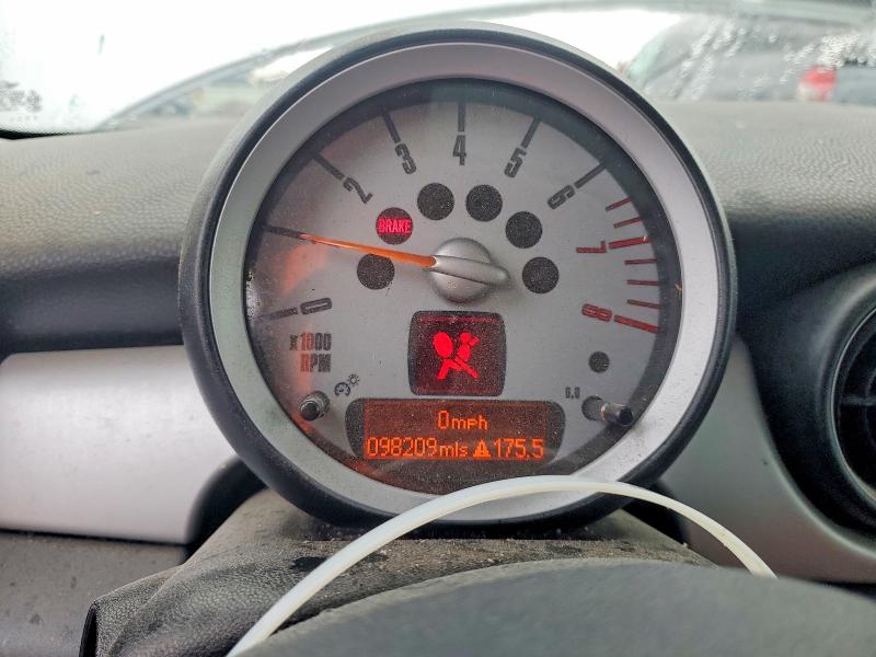 Photo 9 from auction – 2010 MINI COOPER with VIN WMWMF3C5XATZ28128