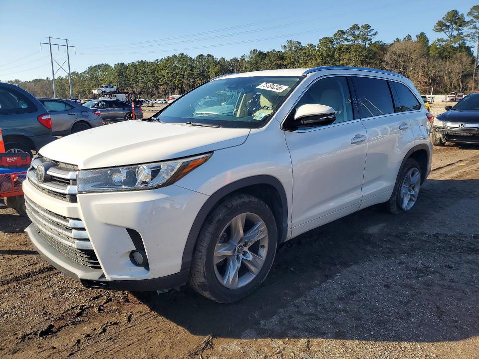TOYOTA HIGHLANDER 2017 with VIN 5TDYZRFH1HS221139 - Photo from auction