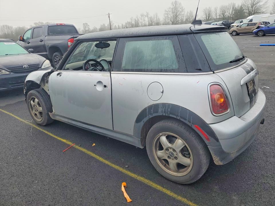 Photo 2 from auction – 2010 MINI COOPER with VIN WMWMF3C5XATZ28128