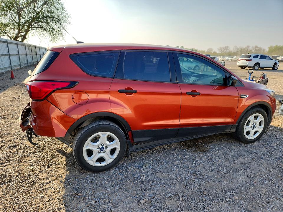 Photo 3 from auction – 2019 FORD ESCAPE with VIN 1FMCU0F70KUA18480