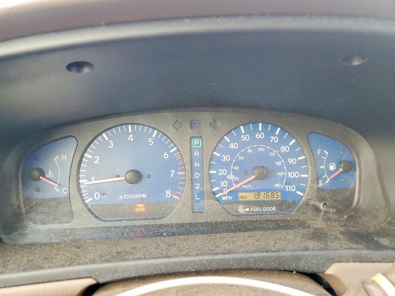 Photo 9 from auction – 2002 TOYOTA SIENNA with VIN 4T3ZF13C22U460700