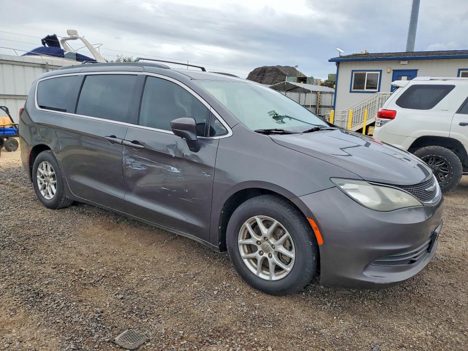 Photo 4 from auction – 2017 CHRYSLER PACIFICA with VIN 2C4RC1DG2HR502408