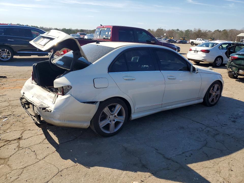 Photo 3 from auction – 2011 MERCEDES-BENZ C with VIN WDDGF5EBXBA448480