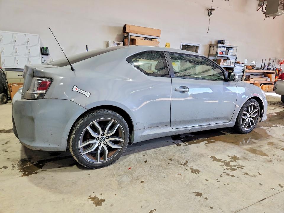 Photo 3 from auction – 2014 TOYOTA SCION TC with VIN JTKJF5C78E3079778