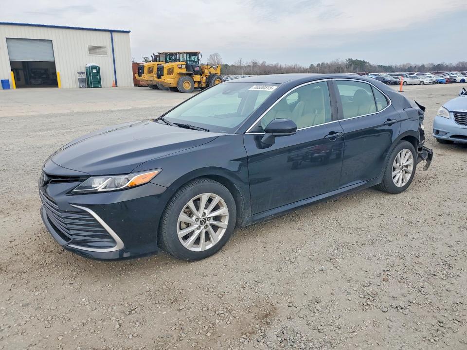 Photo 1 from auction – 2022 TOYOTA CAMRY with VIN 4T1C11AK4NU673885