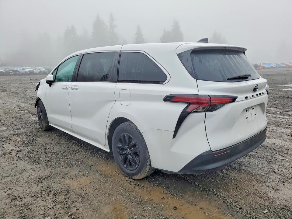 Photo 2 from auction – 2022 TOYOTA SIENNA LE with VIN 5TDKRKEC0NS103274