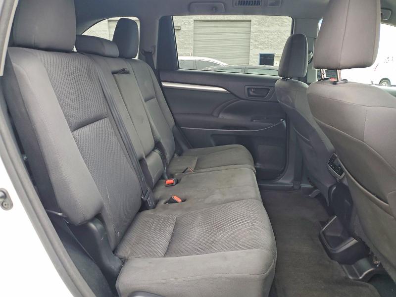 Photo 11 from auction – 2016 TOYOTA HIGHLANDER with VIN 5TDZARFH5GS021763