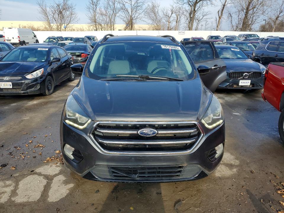 Foto 5 de la subasta – 2017 FORD ESCAPE SE con VIN 1FMCU9GD0HUB77050