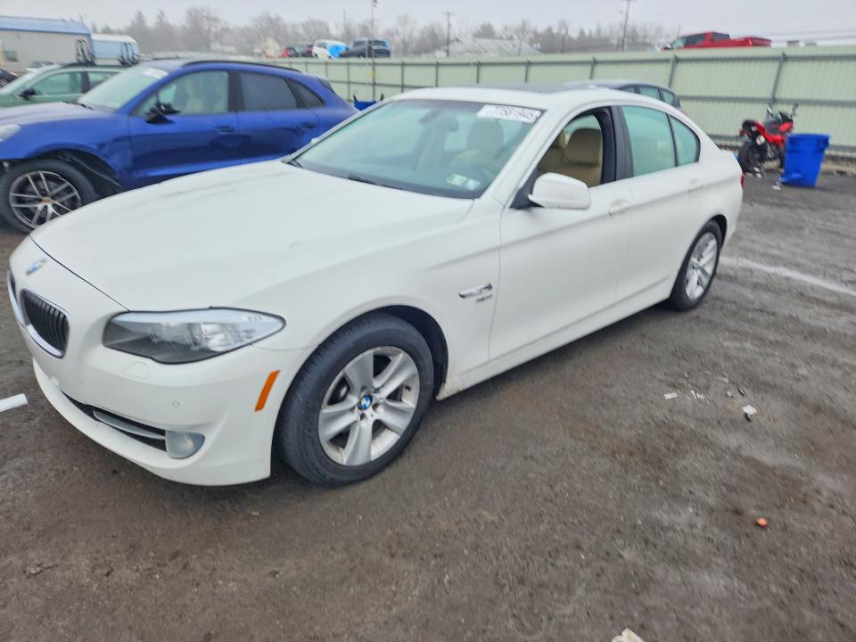 BMW 528 XI 2012 with VIN WBAXH5C50CDW04038 - Photo from auction
