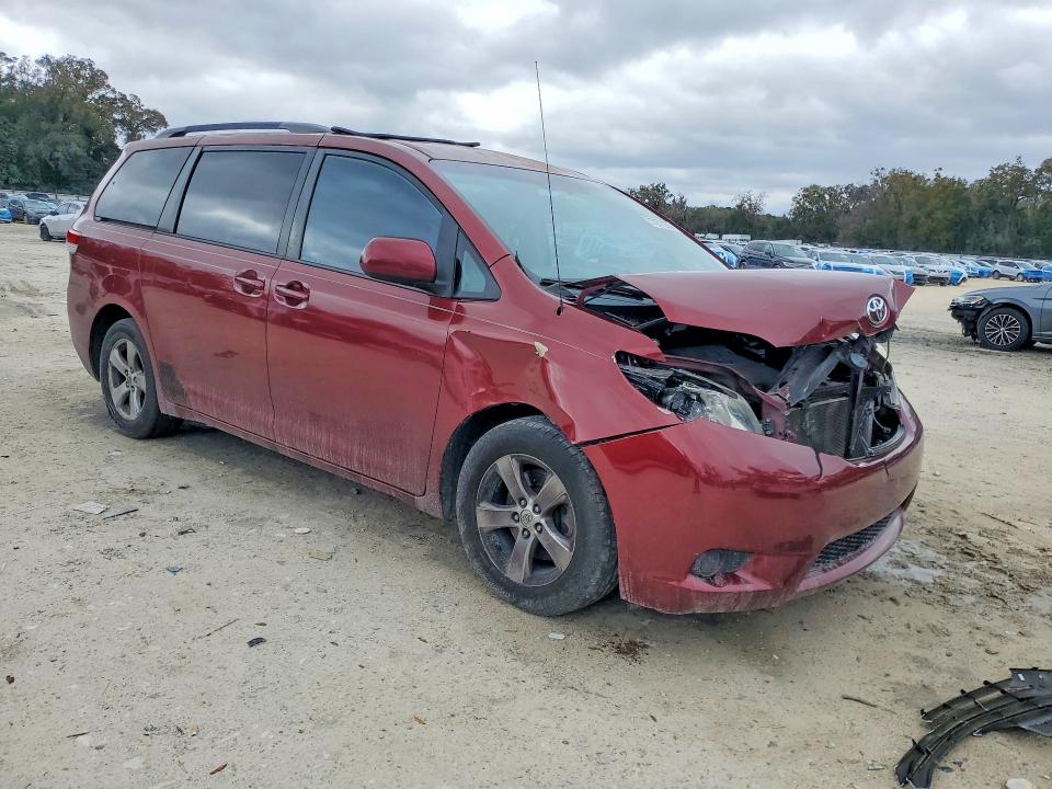 Photo 4 from auction – 2013 TOYOTA SIENNA LE with VIN 5TDKK3DC7DS347370