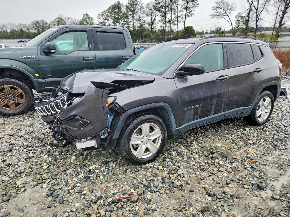 JEEP COMPASS 2022 with VIN 3C4NJCBB0NT139199 - Photo from auction