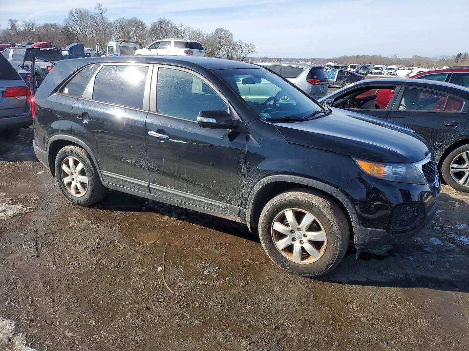 Photo 4 from auction – 2013 KIA SORENTO with VIN 5XYKT3A16DG359636