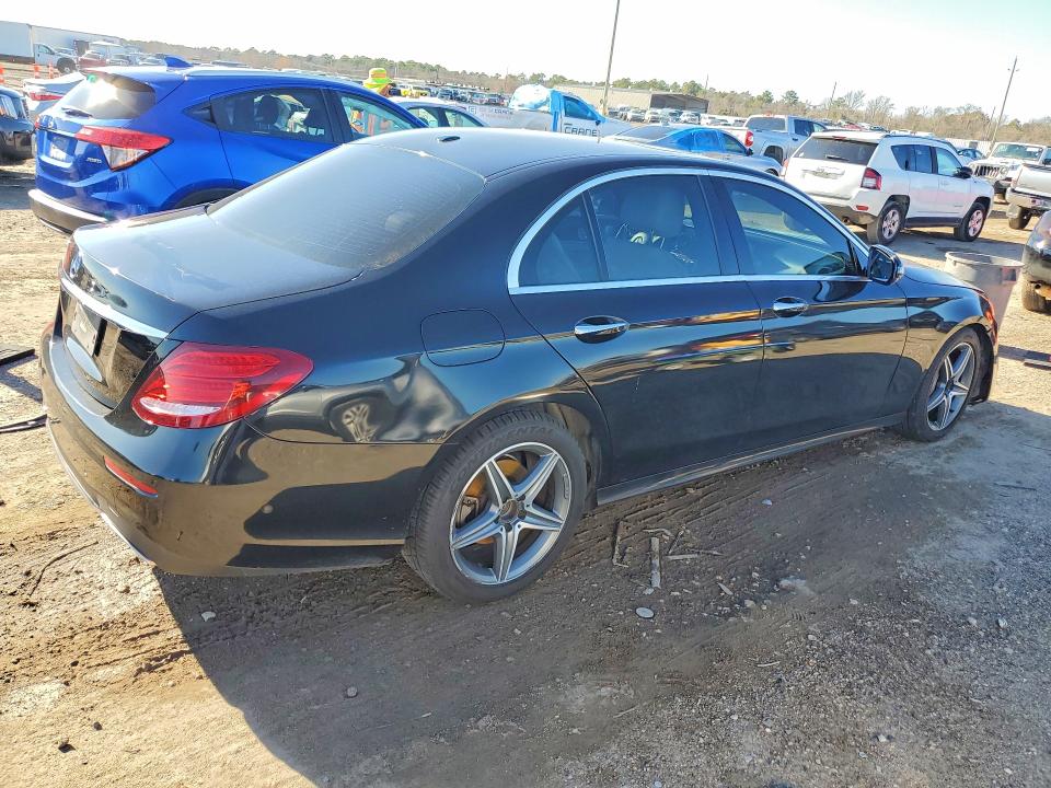 Photo 3 from auction – 2017 MERCEDES-BENZ E 300 with VIN WDDZF4JB9HA026122