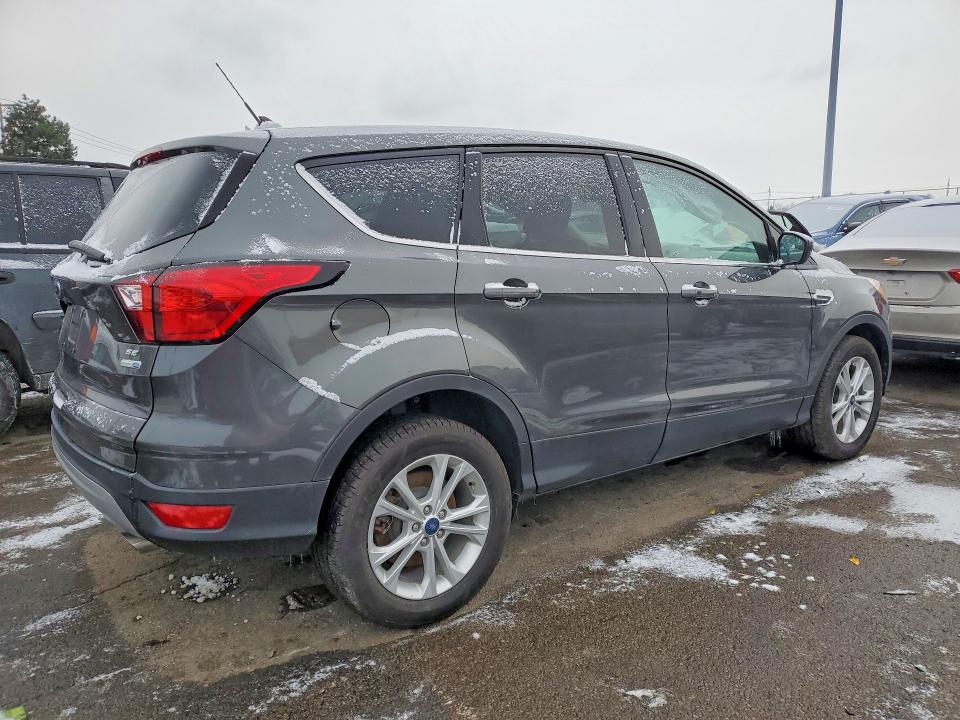 Photo 3 from auction – 2019 FORD ESCAPE with VIN 1FMCU9GD2KUA32776