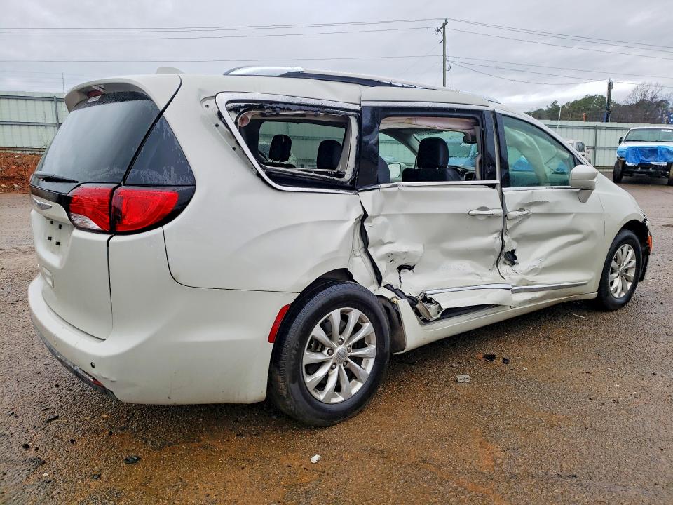 Photo 3 from auction – 2019 CHRYSLER PACIFICA with VIN 2C4RC1BG7KR589152