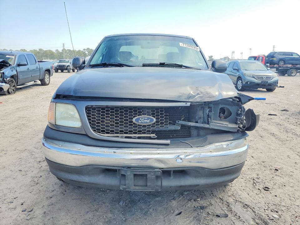 Photo 5 from auction – 2002 FORD F150 with VIN 1FTRX17W22NB29544