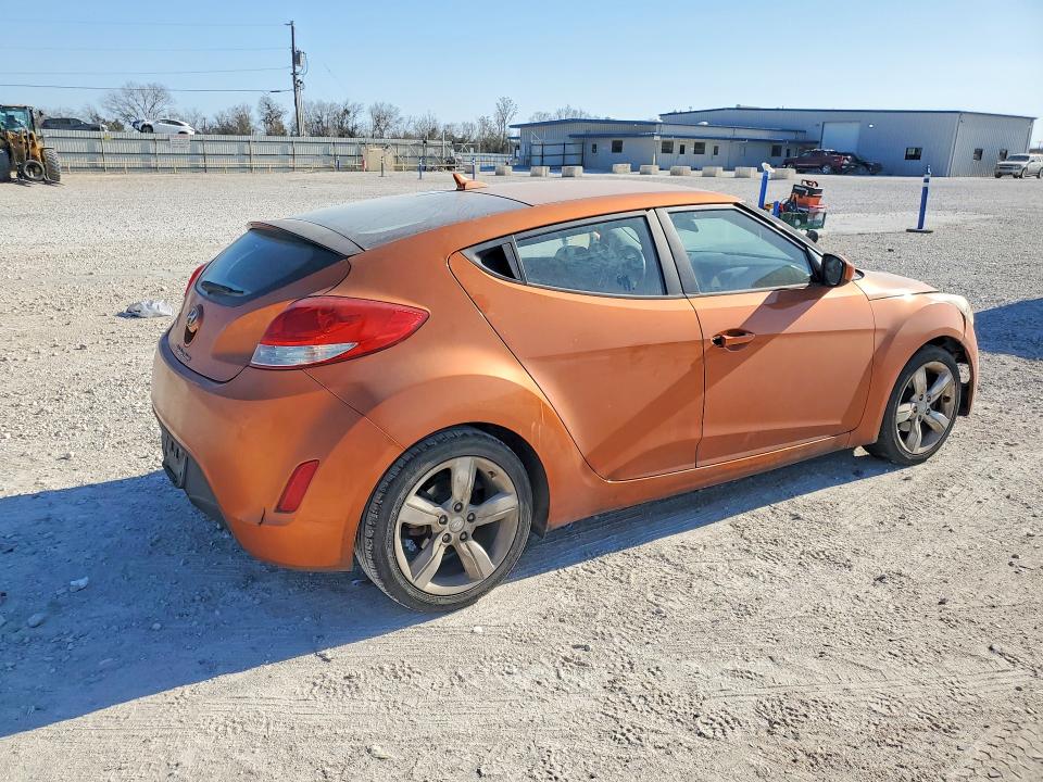 Photo 3 from auction – 2015 HYUNDAI VELOSTER with VIN KMHTC6AD1FU243046