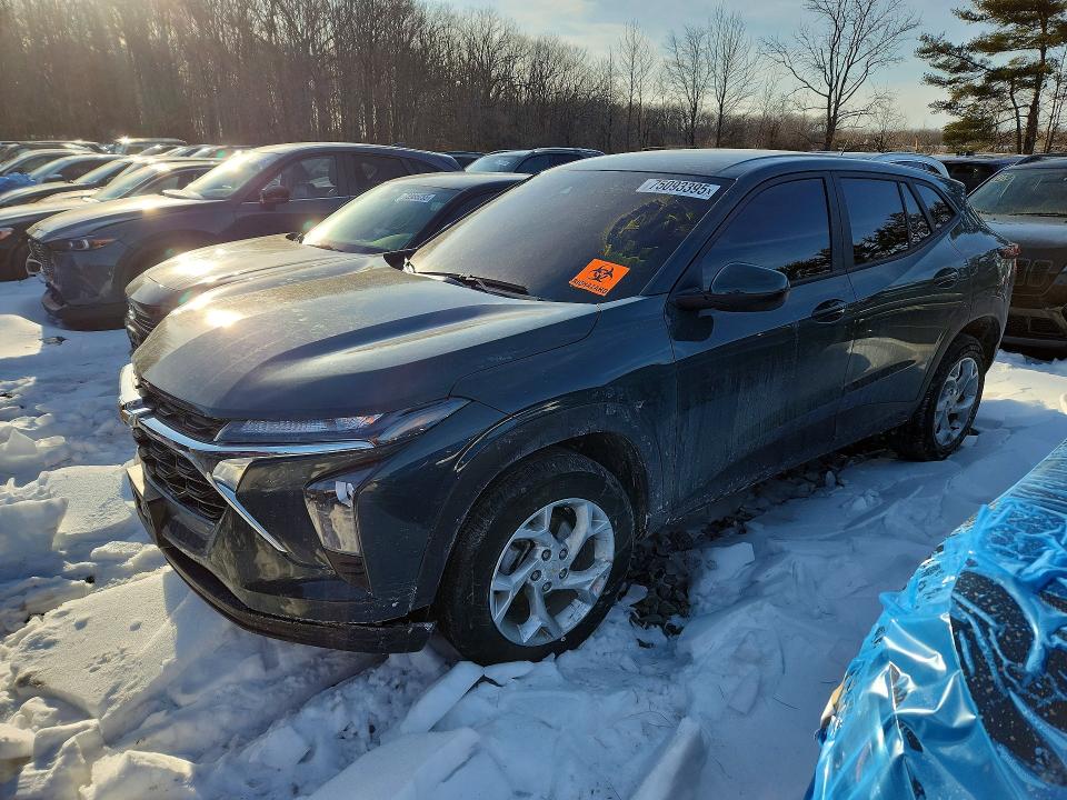 CHEVROLET TRAX LS 2025 with VIN KL77LFEP9SC050943 - Photo from auction