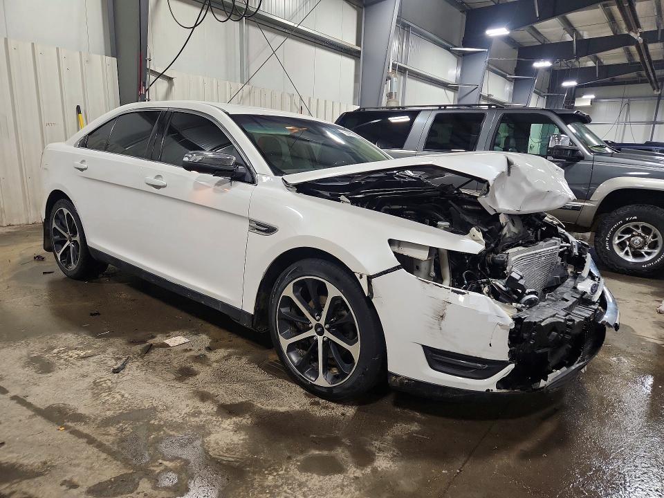 Photo 4 from auction – 2015 FORD TAURUS LIM with VIN 1FAHP2J86FG188673