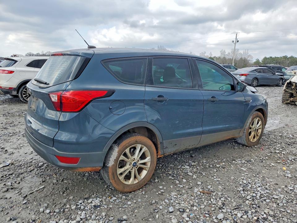 Photo 3 from auction – 2019 FORD ESCAPE S with VIN 1FMCU0F73KUA38318