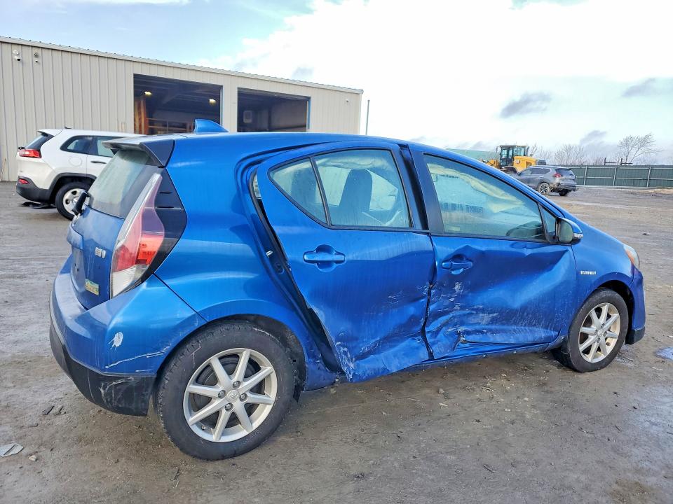 Photo 3 from auction – 2017 TOYOTA PRIUS C with VIN JTDKDTB33H1591372