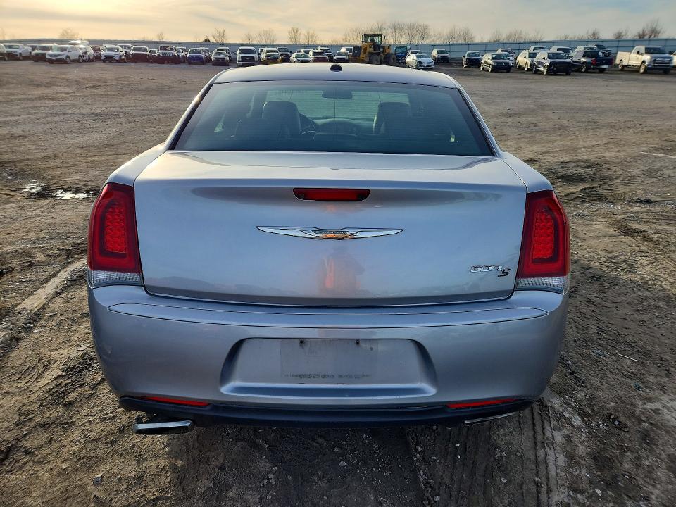Photo 6 from auction – 2017 CHRYSLER 300 with VIN 2C3CCABG9HH653295