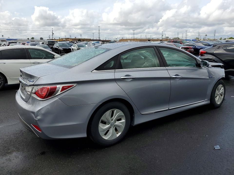 Photo 3 from auction – 2015 HYUNDAI SONATA with VIN KMHEC4A42FA134433