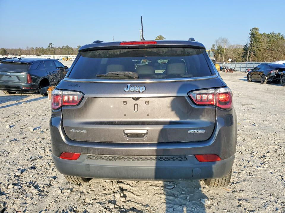 Photo 6 from auction – 2018 JEEP COMPASS with VIN 3C4NJDBB8JT330871