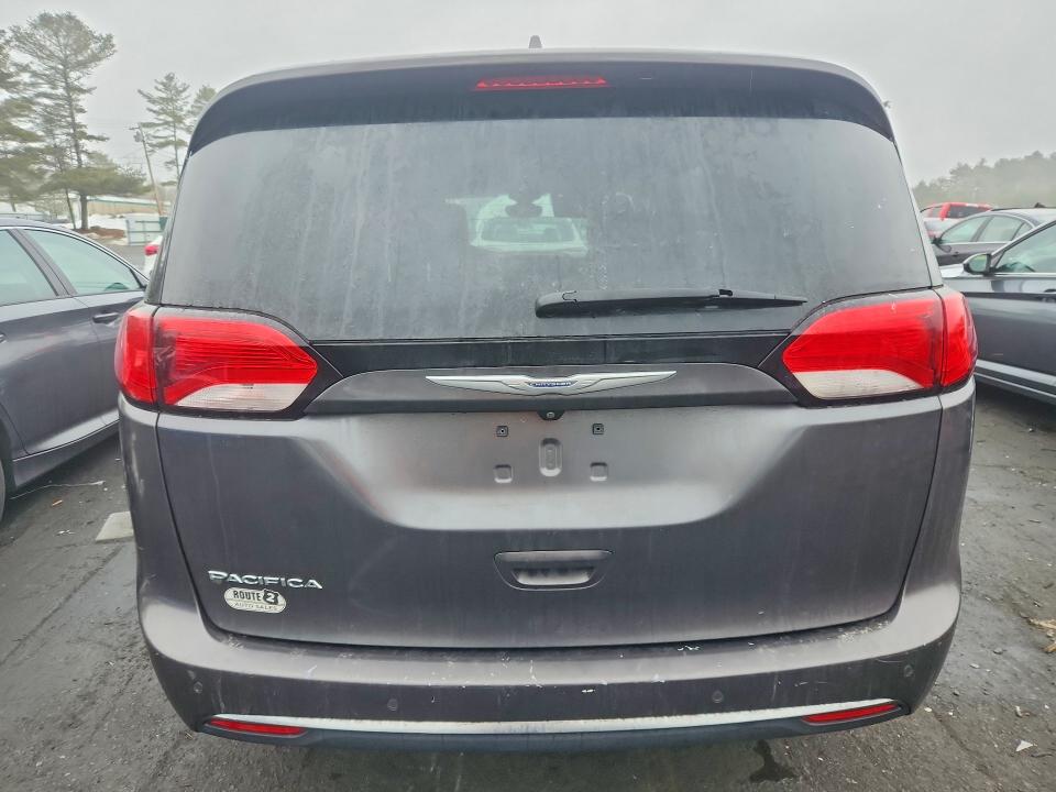 Photo 6 from auction – 2017 CHRYSLER PACIFICA with VIN 2C4RC1BG4HR745463