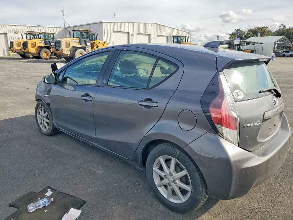 Photo 2 from auction – 2015 TOYOTA PRIUS C with VIN JTDKDTB36F1108129