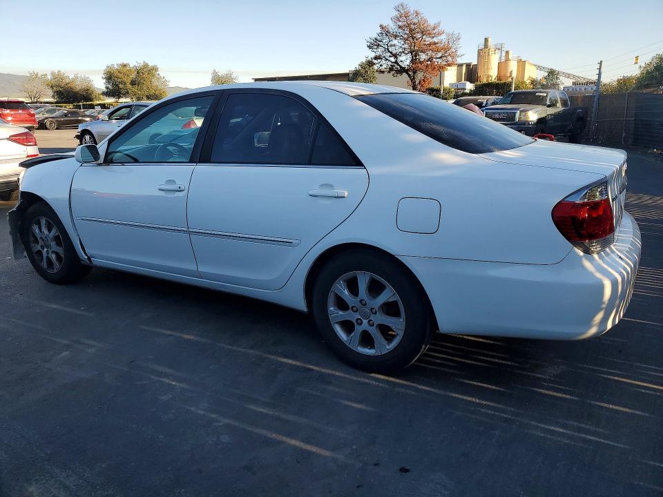 Photo 2 from auction – 2005 TOYOTA CAMRY LE with VIN JTDBF32K150165408