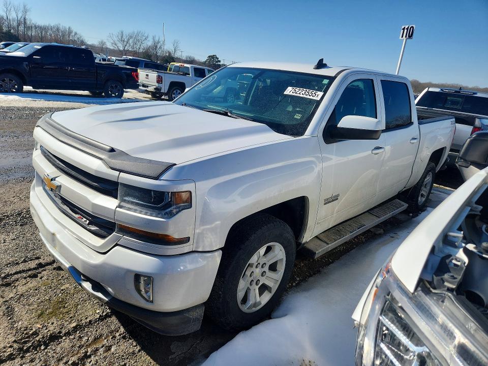 CHEVROLET SILVERADO 2018 with VIN 3GCUKREC8JG514632 - Photo from auction