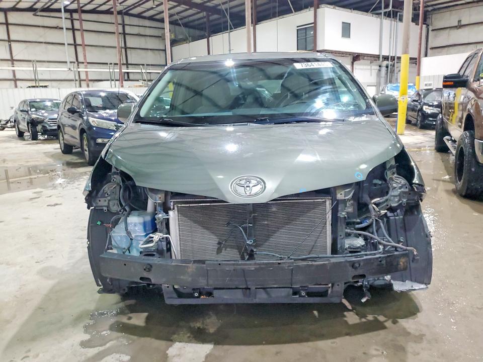 Photo 5 from auction – 2014 TOYOTA SIENNA with VIN 5TDYK3DCXES487067