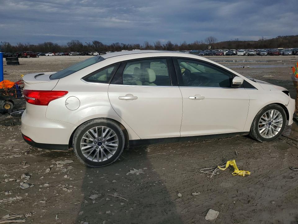 Photo 3 from auction – 2015 FORD FOCUS with VIN 1FADP3J20FL228897