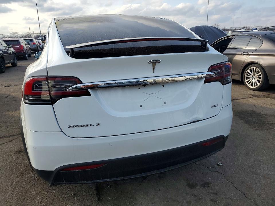 Photo 6 from auction – 2018 TESLA MODEL X with VIN 5YJXCBE23JF109440