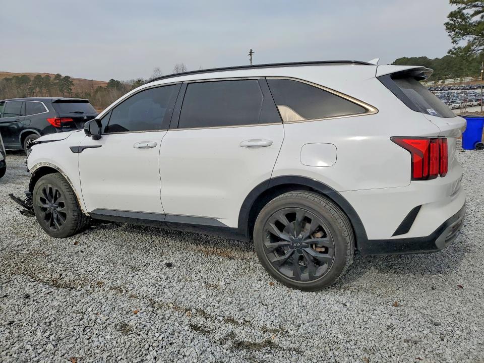 Photo 2 from auction – 2021 KIA SORENTO with VIN 5XYRK4LF3MG024477